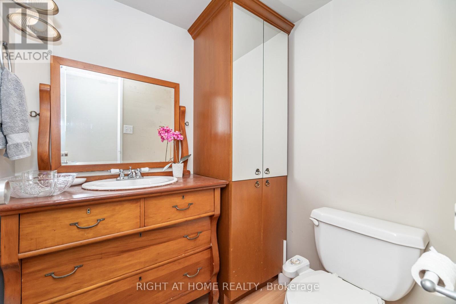 13 - 1250 Mississauga Valley Boulevard W, Mississauga, Ontario  L5A 3R6 - Photo 21 - W12434678