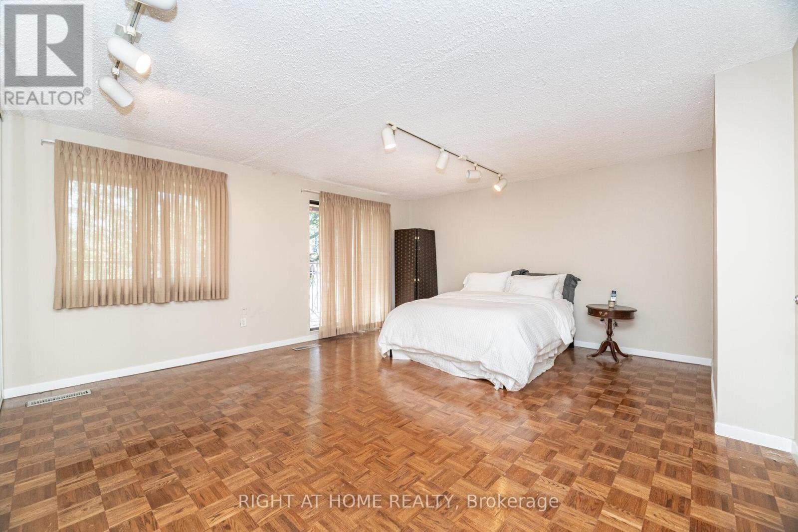 13 - 1250 Mississauga Valley Boulevard W, Mississauga, Ontario  L5A 3R6 - Photo 25 - W12434678