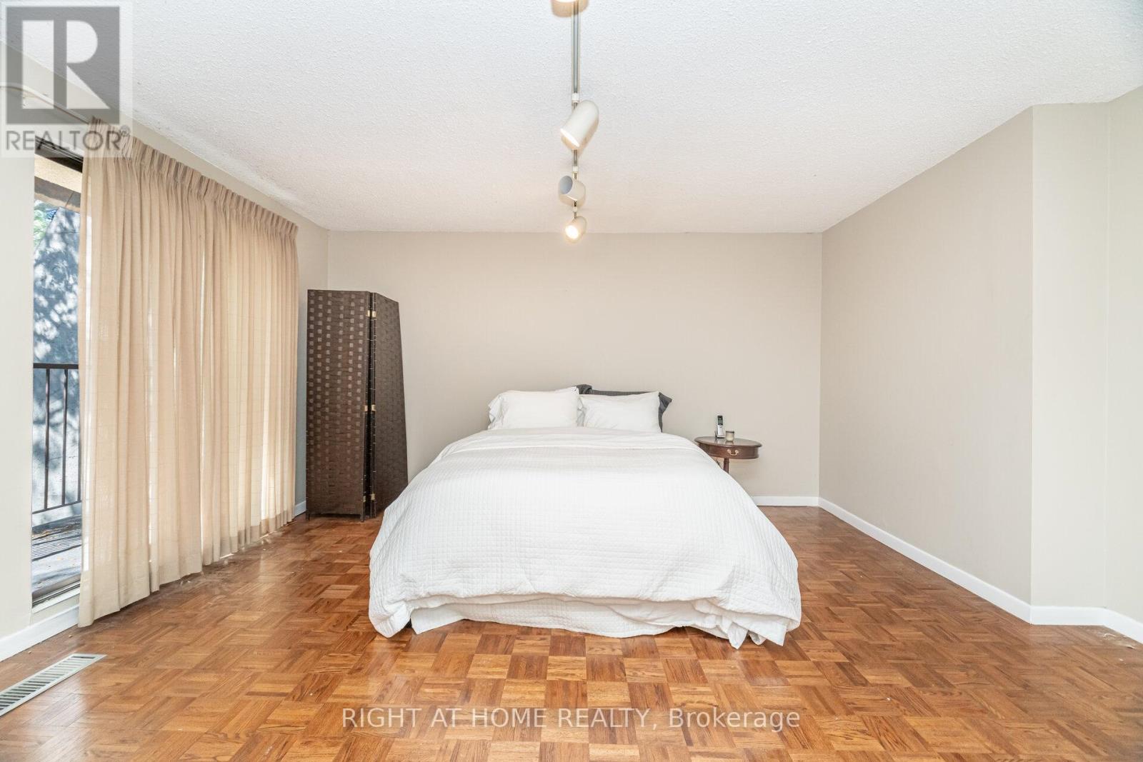 13 - 1250 Mississauga Valley Boulevard W, Mississauga, Ontario  L5A 3R6 - Photo 26 - W12434678