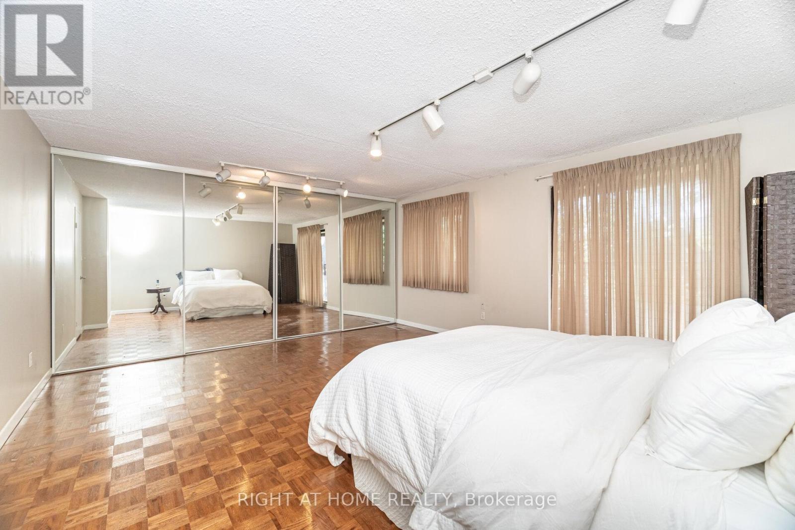 13 - 1250 Mississauga Valley Boulevard W, Mississauga, Ontario  L5A 3R6 - Photo 27 - W12434678