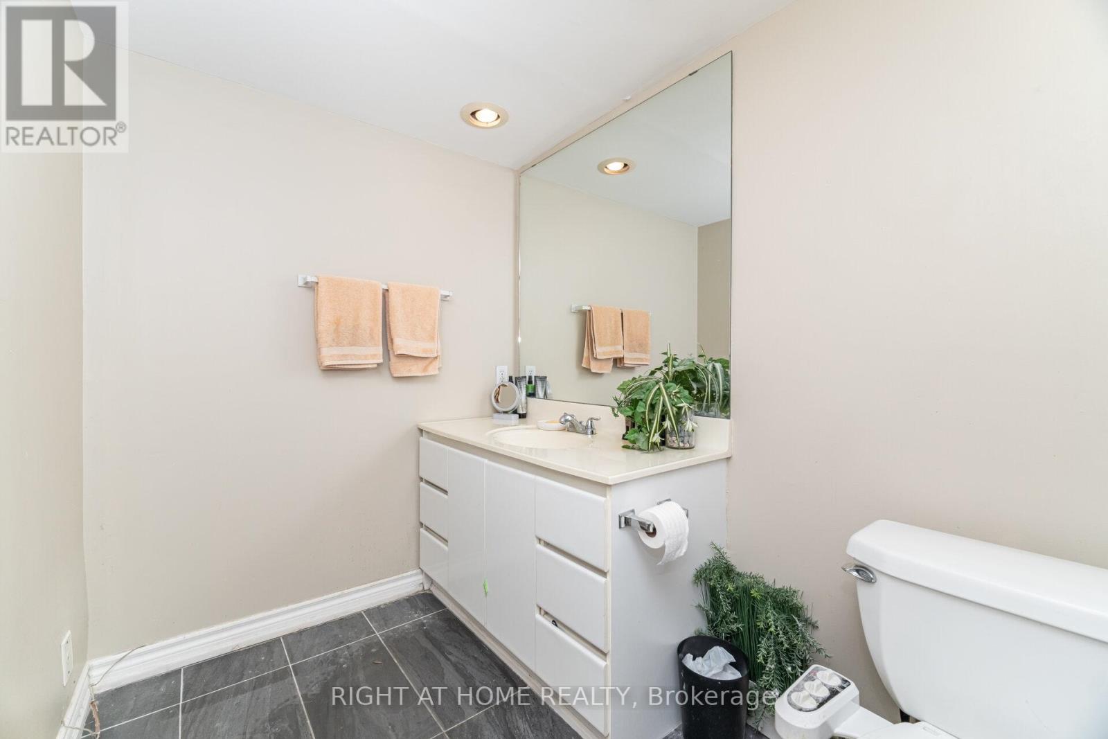 13 - 1250 Mississauga Valley Boulevard W, Mississauga, Ontario  L5A 3R6 - Photo 35 - W12434678