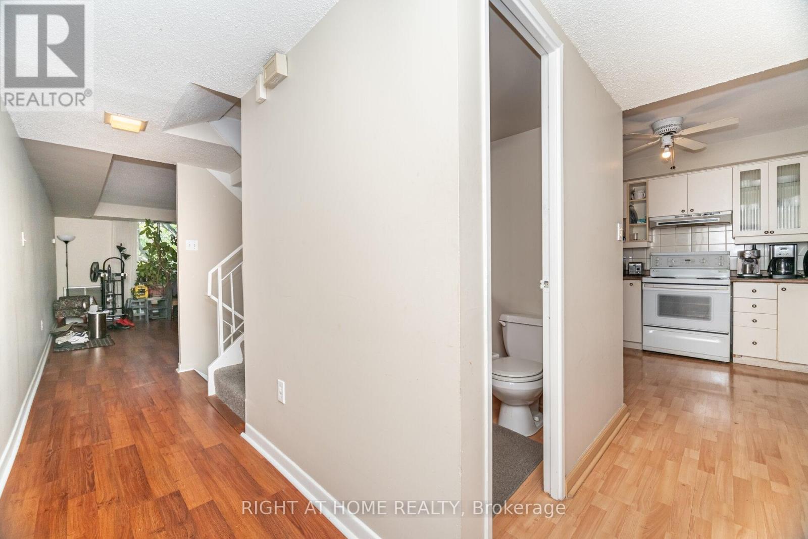 13 - 1250 Mississauga Valley Boulevard W, Mississauga, Ontario  L5A 3R6 - Photo 5 - W12434678