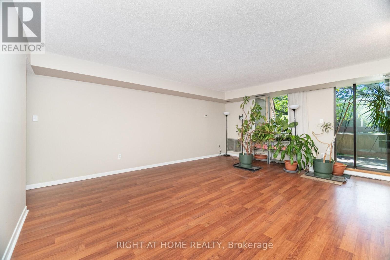 13 - 1250 Mississauga Valley Boulevard W, Mississauga, Ontario  L5A 3R6 - Photo 8 - W12434678