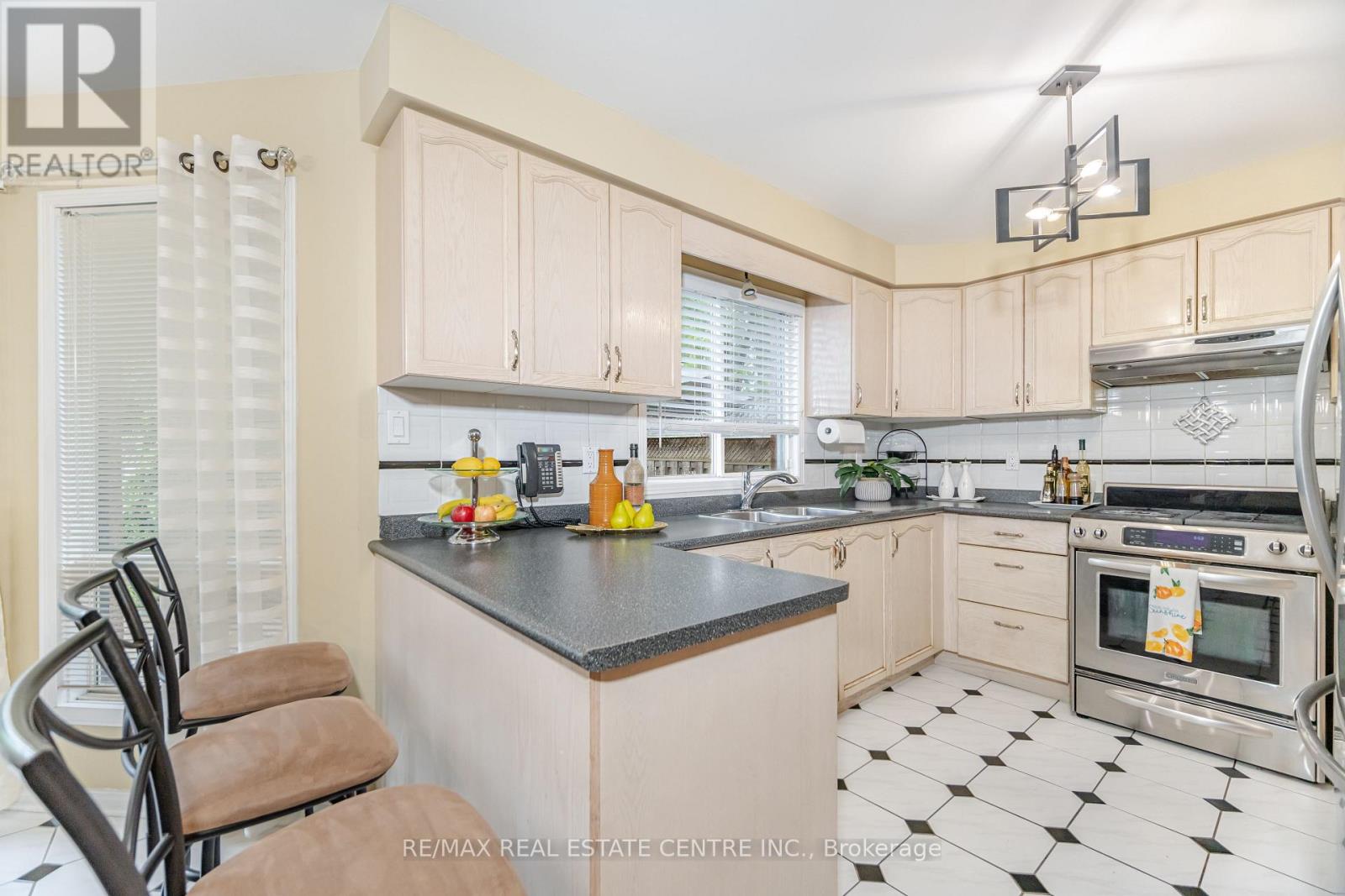 126 Eagleridge Drive, Brampton, Ontario  L6R 1E3 - Photo 14 - W12434683
