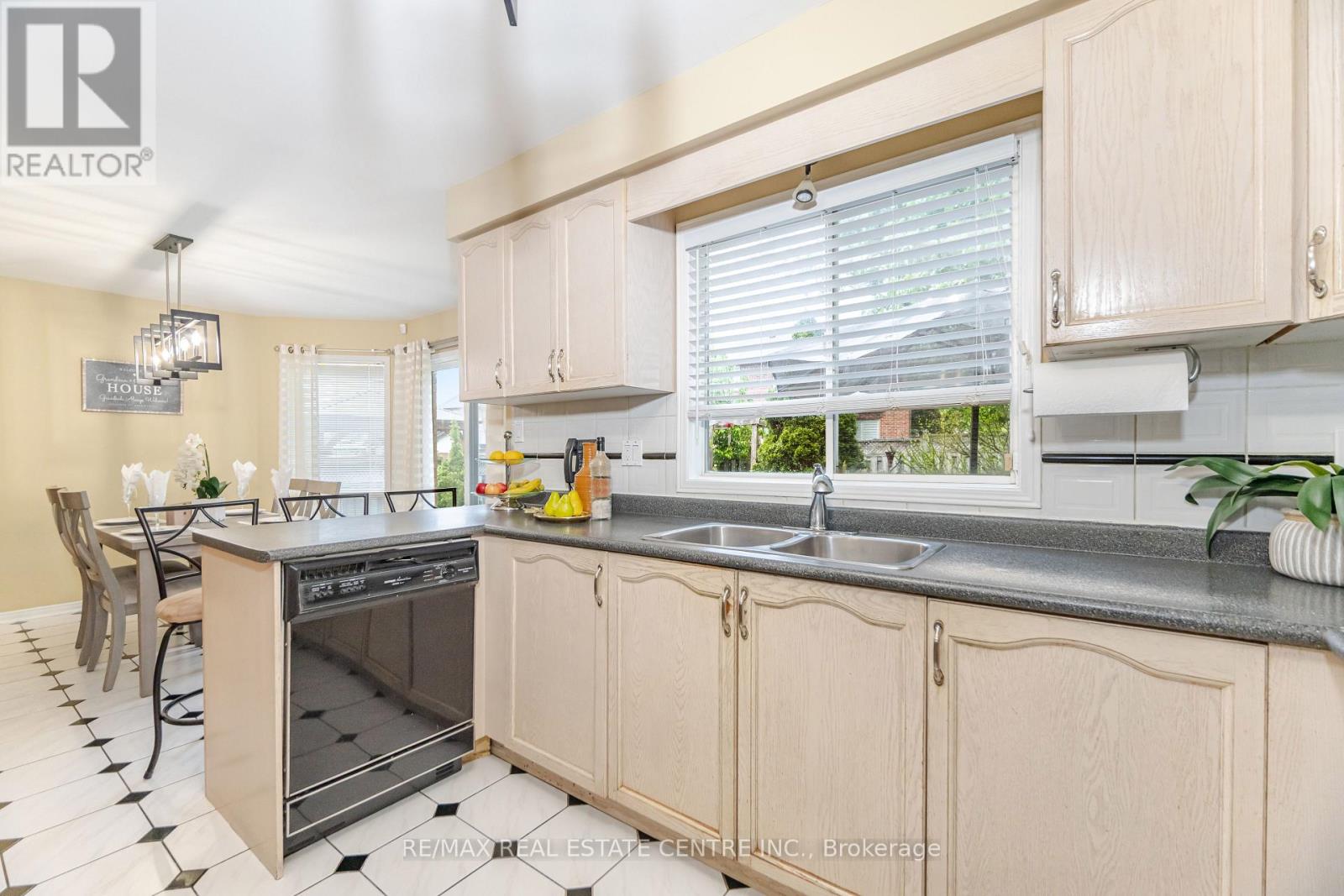 126 Eagleridge Drive, Brampton, Ontario  L6R 1E3 - Photo 15 - W12434683