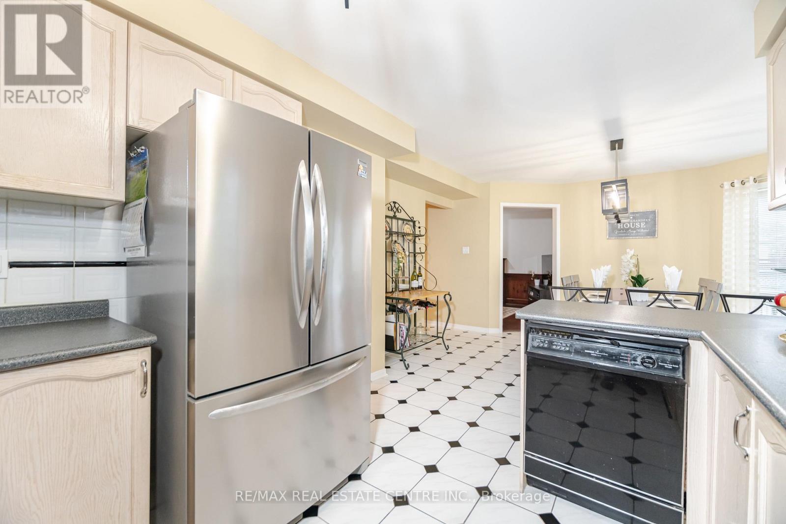 126 Eagleridge Drive, Brampton, Ontario  L6R 1E3 - Photo 16 - W12434683