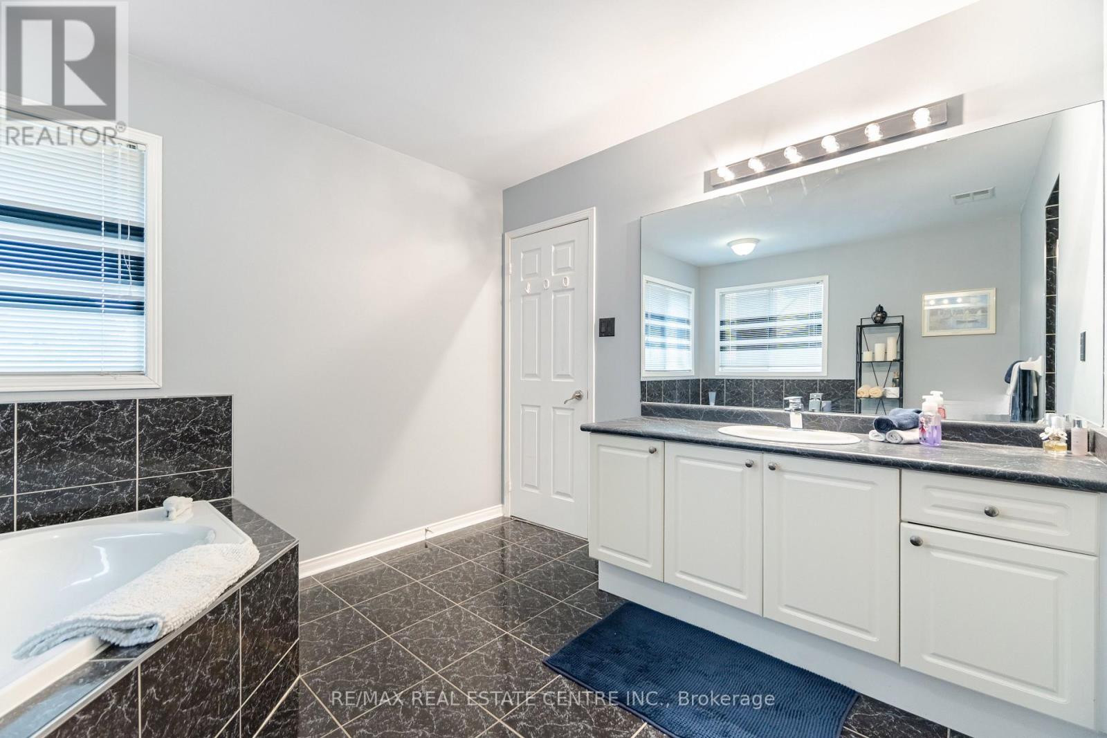 126 Eagleridge Drive, Brampton, Ontario  L6R 1E3 - Photo 36 - W12434683
