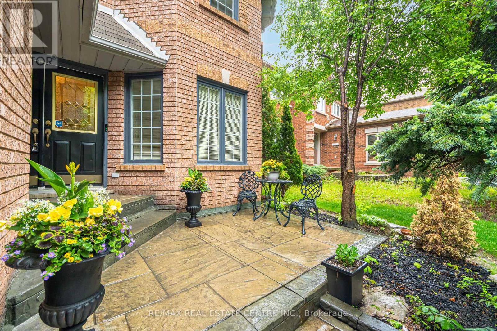 126 Eagleridge Drive, Brampton, Ontario  L6R 1E3 - Photo 5 - W12434683