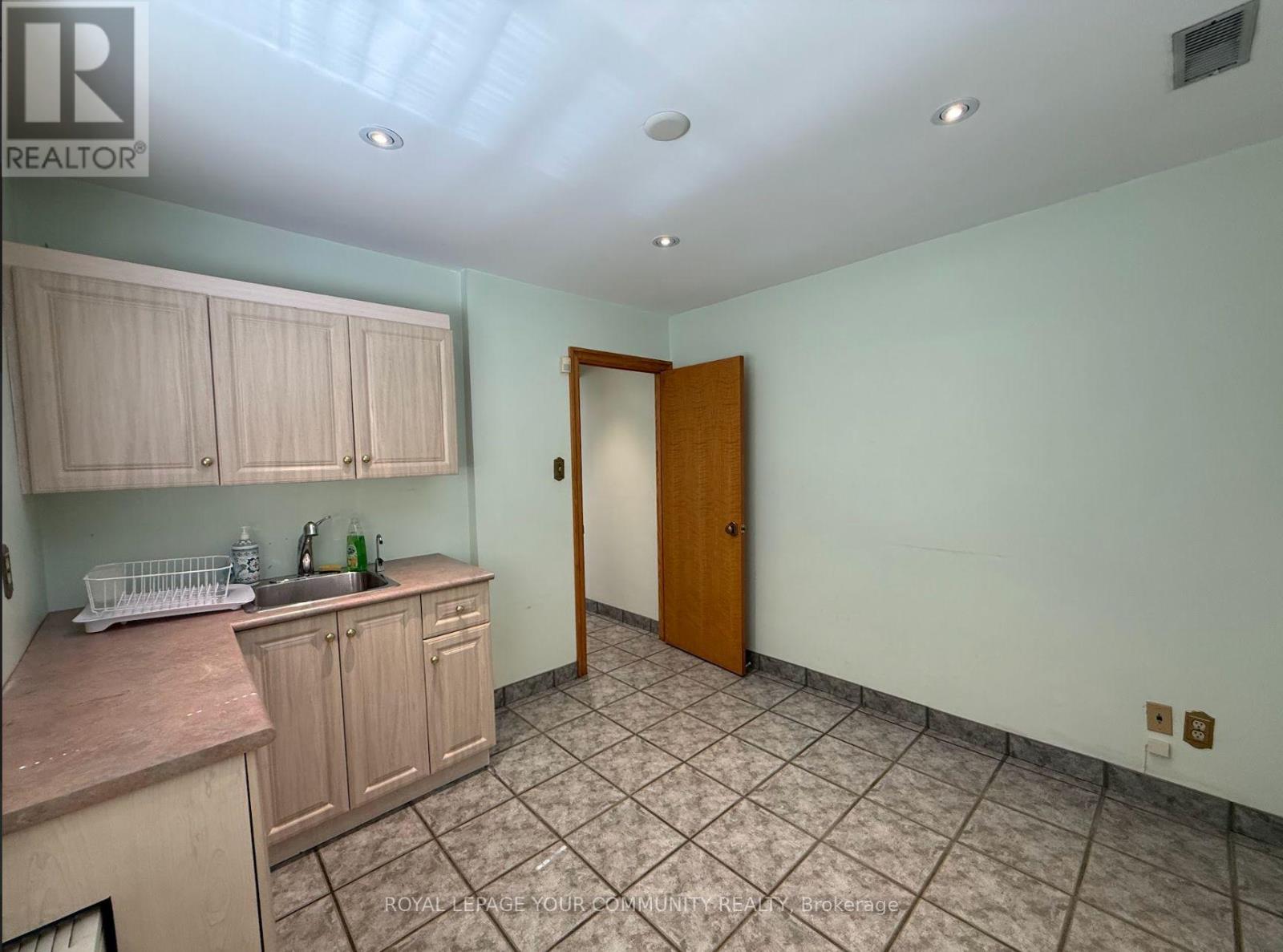 Suite 201 - 795 Wilson Avenue W, Toronto, Ontario  M3K 1E4 - Photo 17 - W12434692
