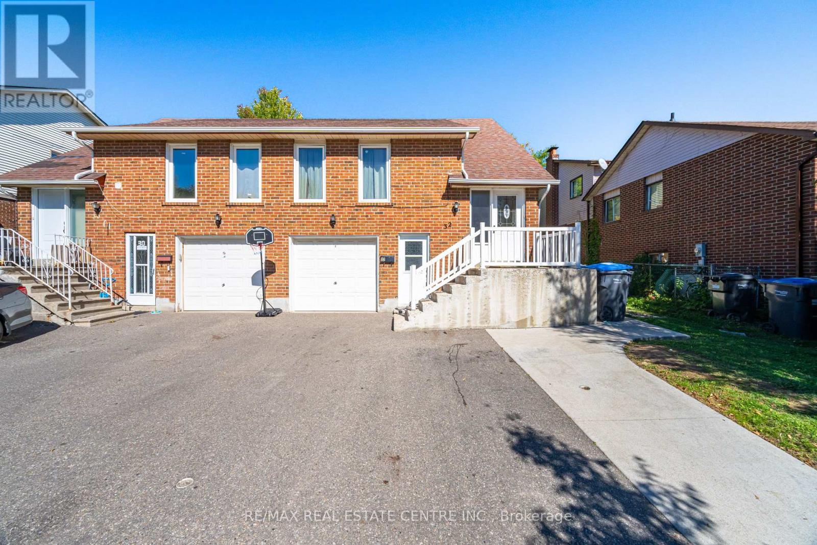 32 MOUNT PLEASANT DRIVE, Brampton, Ontario