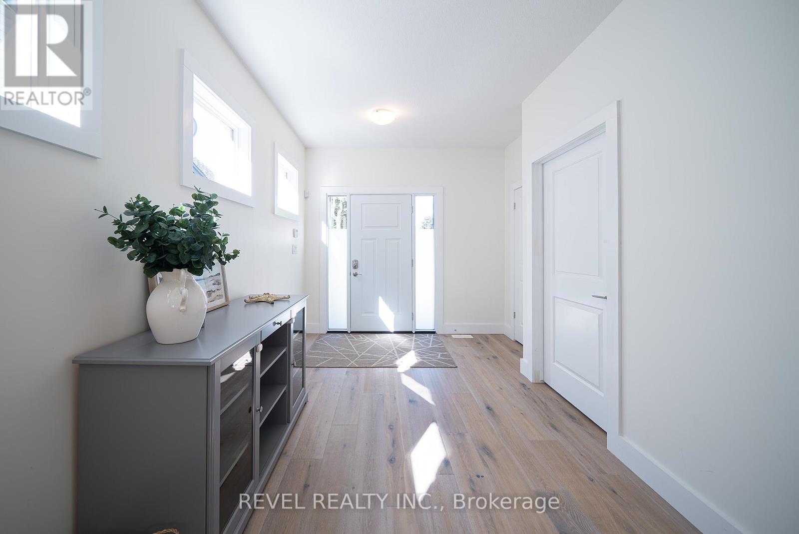 38 Lakeview Avenue, Norfolk, Ontario  N0A 1N8 - Photo 5 - X12434725