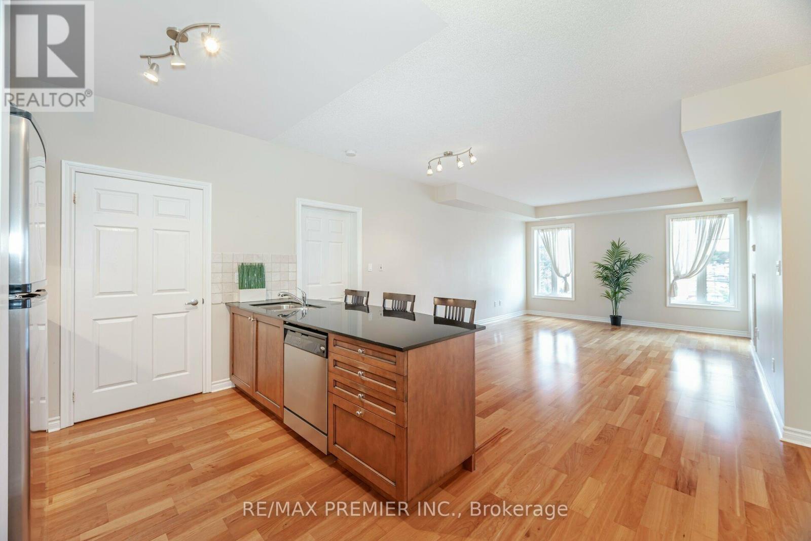 306 - 4620 Highway 7, Vaughan, Ontario  L4L 0B3 - Photo 5 - N12434782