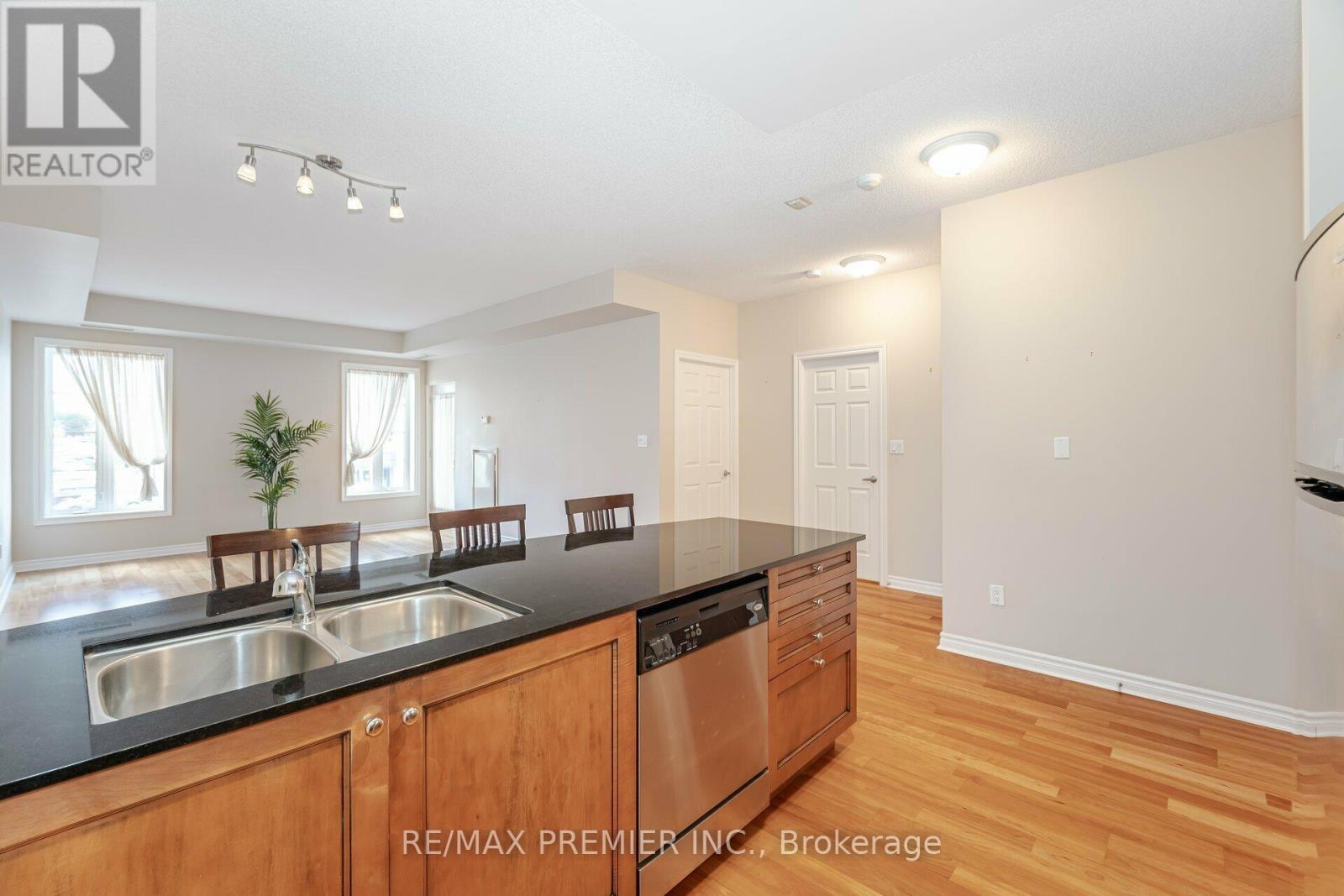 306 - 4620 Highway 7, Vaughan, Ontario  L4L 0B3 - Photo 6 - N12434782