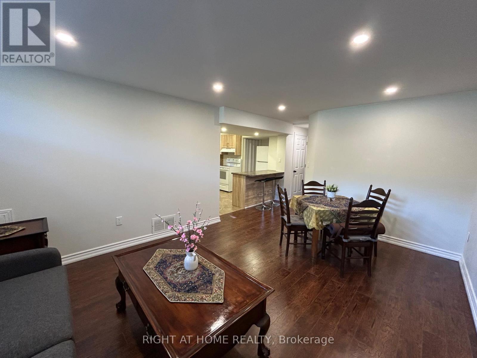 36 Aurora Heights Drive, Aurora, Ontario  L4G 2W7 - Photo 2 - N12434792