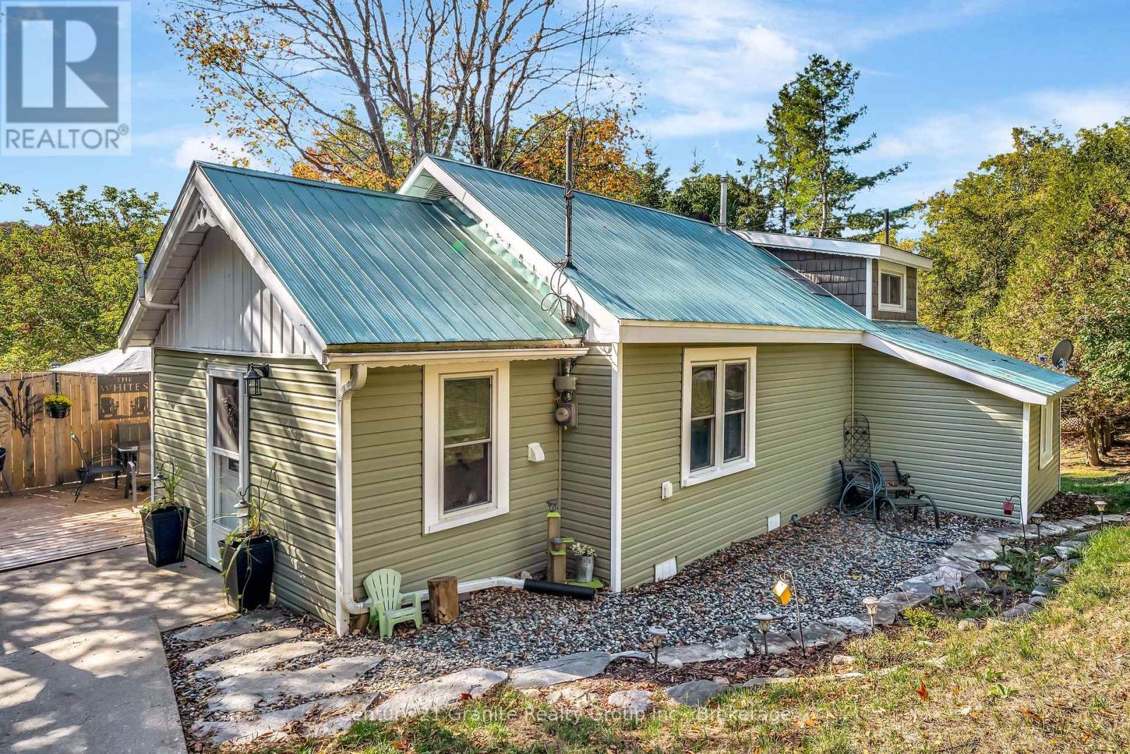 91 Pine Avenue, Dysart Et Al, Ontario  K0M 1S0 - Photo 1 - X12434915