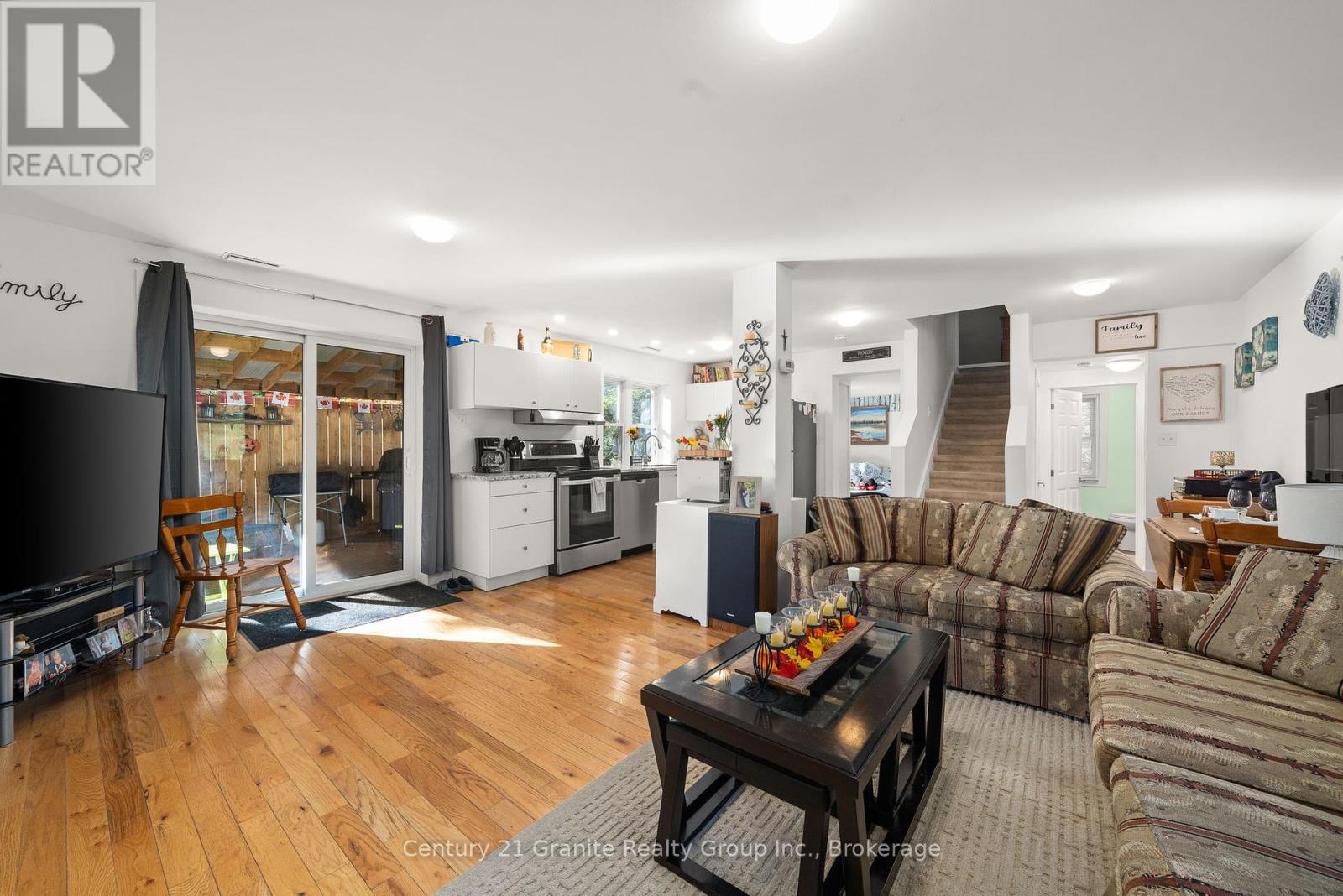 91 Pine Avenue, Dysart Et Al, Ontario  K0M 1S0 - Photo 11 - X12434915