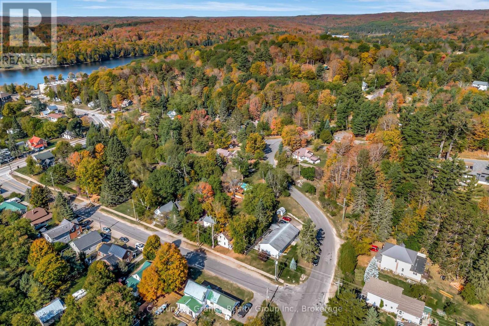 91 Pine Avenue, Dysart Et Al, Ontario  K0M 1S0 - Photo 3 - X12434915