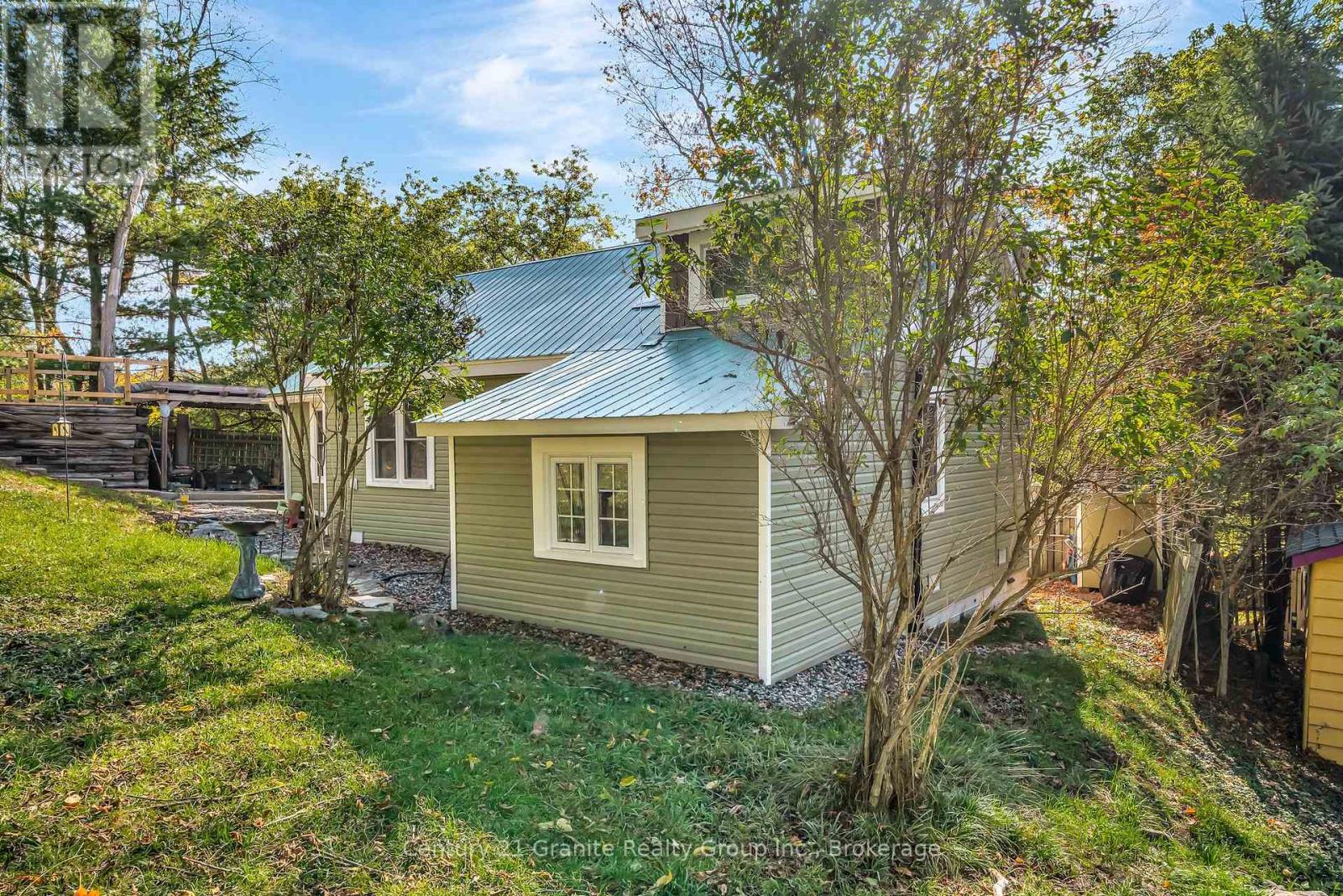 91 Pine Avenue, Dysart Et Al, Ontario  K0M 1S0 - Photo 8 - X12434915