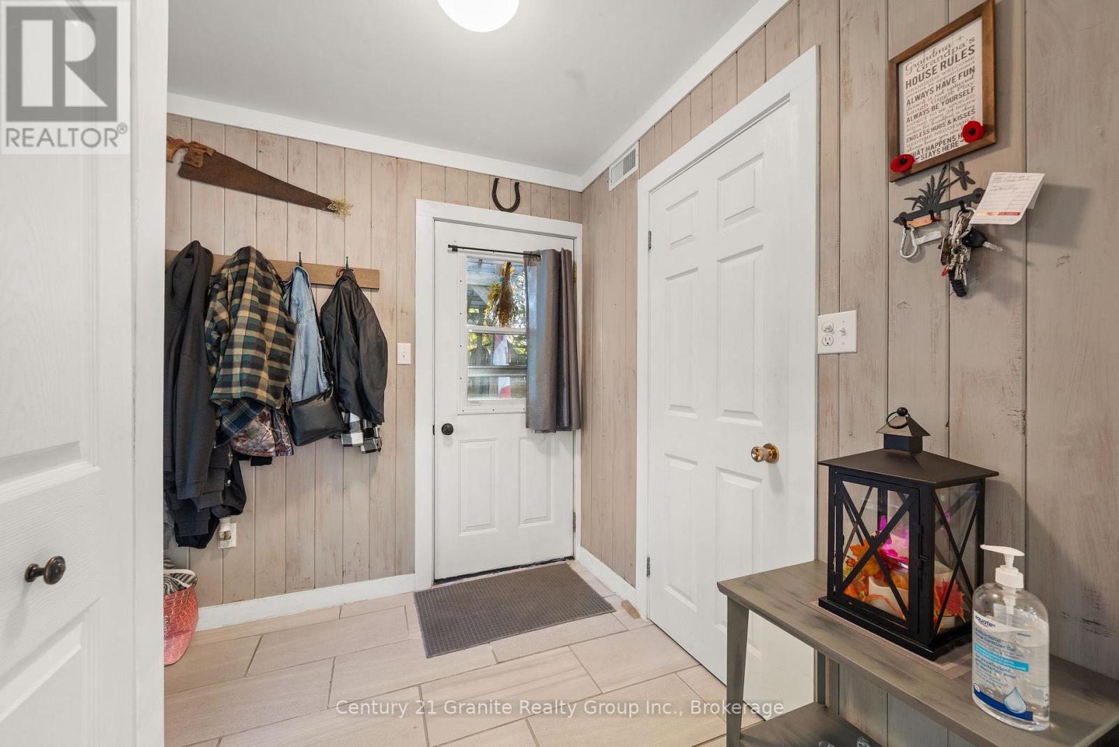 91 Pine Avenue, Dysart Et Al, Ontario  K0M 1S0 - Photo 9 - X12434915