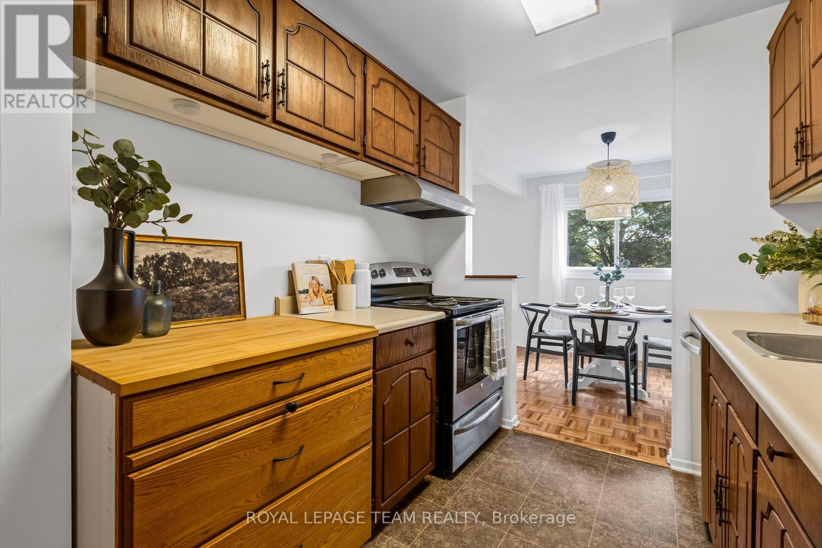 2163 Orient Park Drive, Ottawa, Ontario  K1B 4W1 - Photo 16 - X12434828