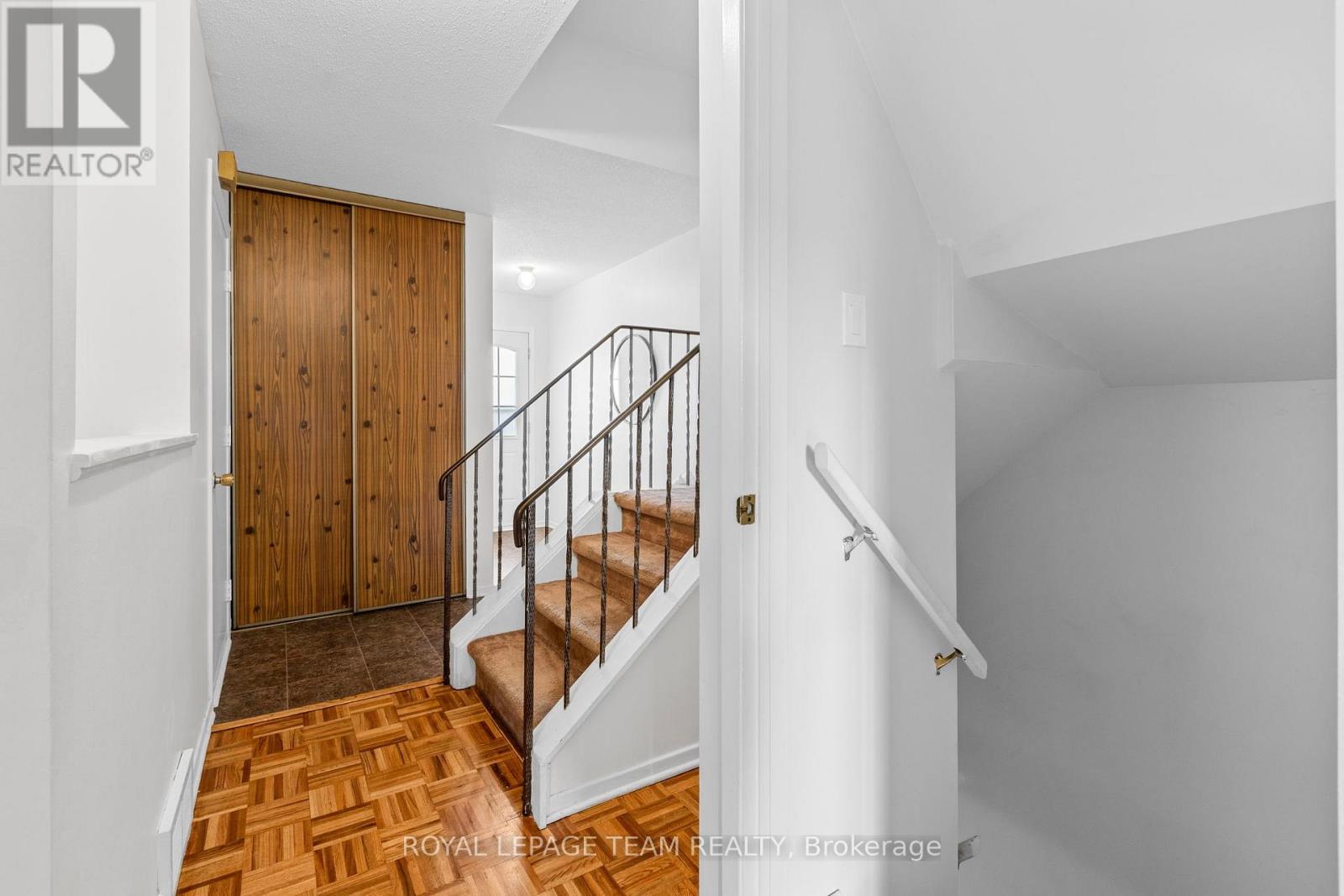 2163 Orient Park Drive, Ottawa, Ontario  K1B 4W1 - Photo 20 - X12434828