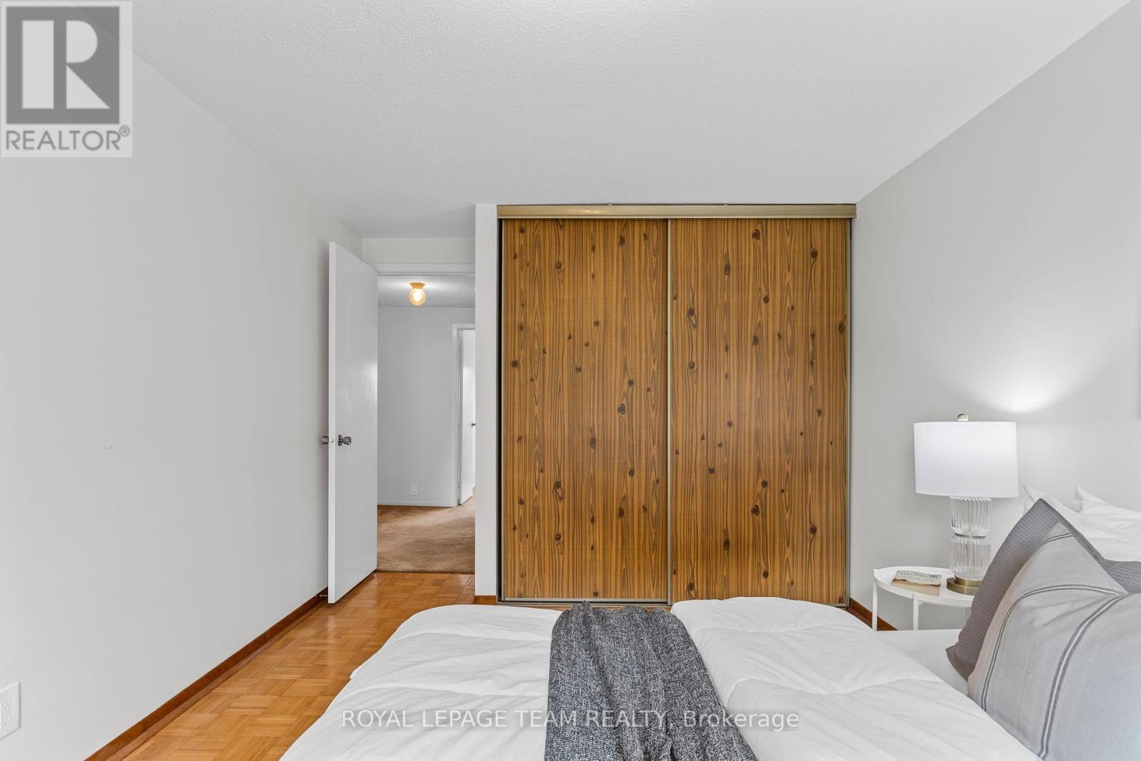 2163 Orient Park Drive, Ottawa, Ontario  K1B 4W1 - Photo 23 - X12434828
