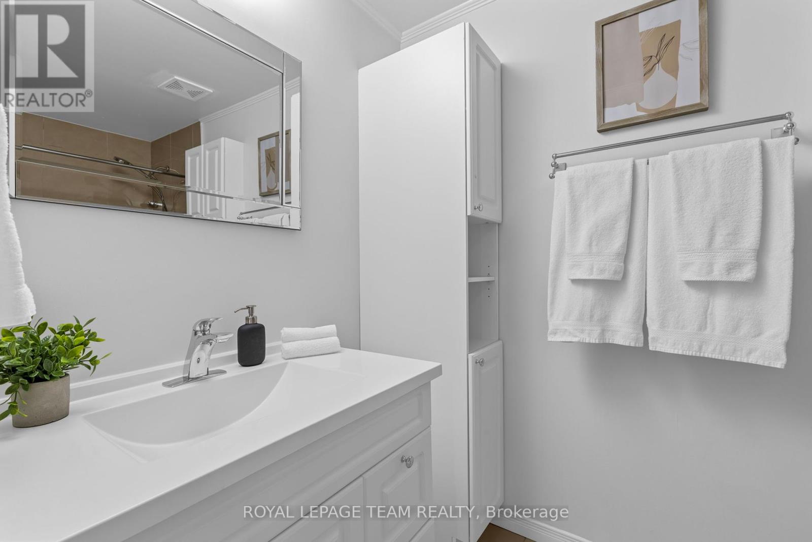 2163 Orient Park Drive, Ottawa, Ontario  K1B 4W1 - Photo 28 - X12434828