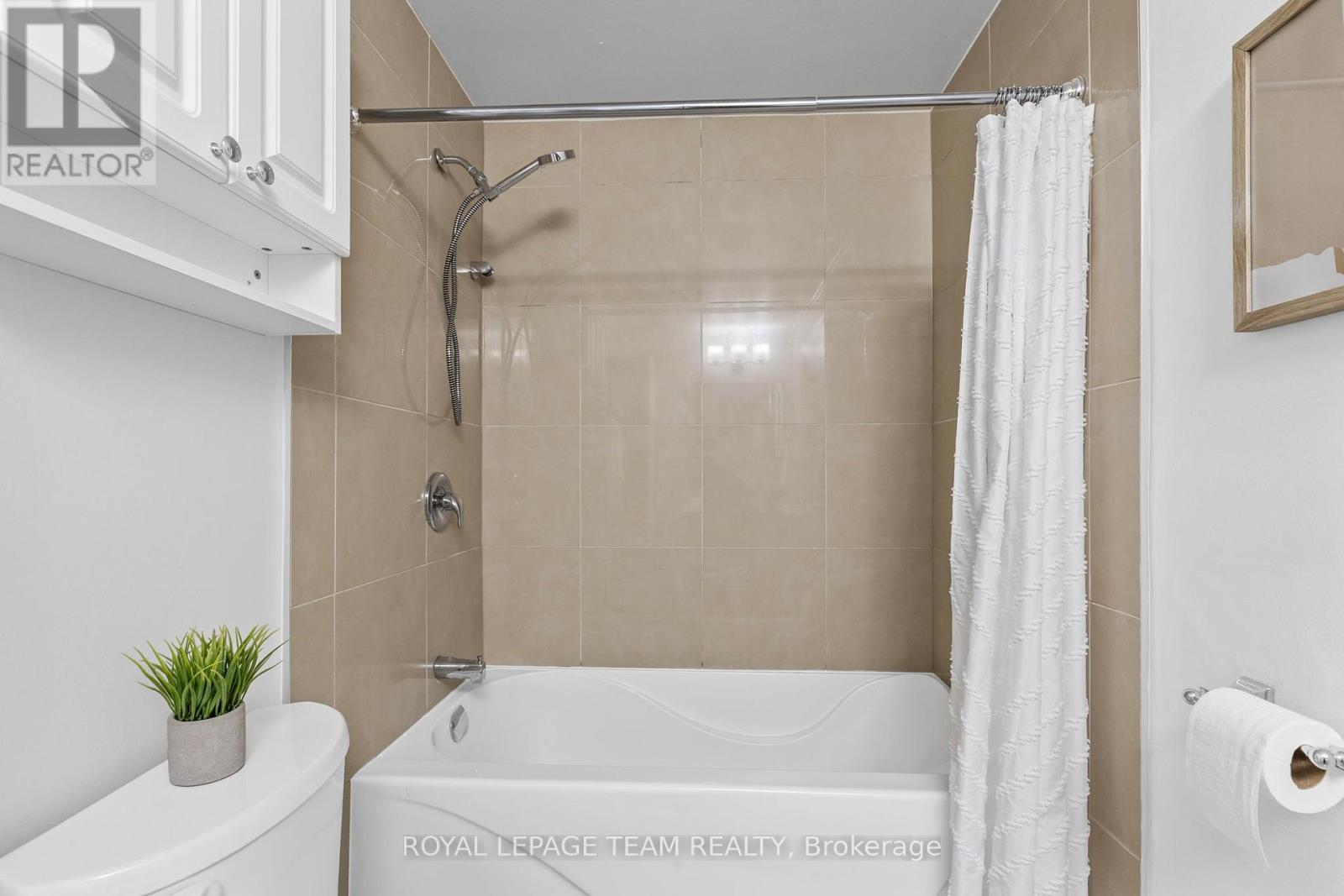 2163 Orient Park Drive, Ottawa, Ontario  K1B 4W1 - Photo 29 - X12434828