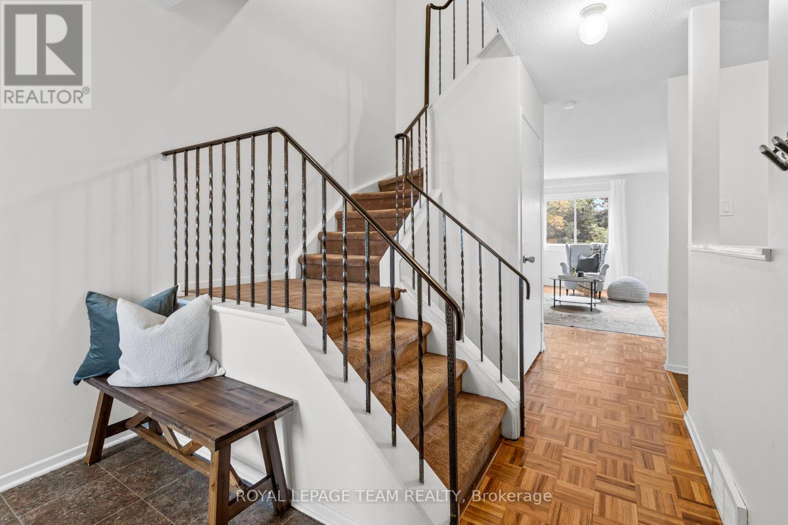 2163 Orient Park Drive, Ottawa, Ontario  K1B 4W1 - Photo 6 - X12434828