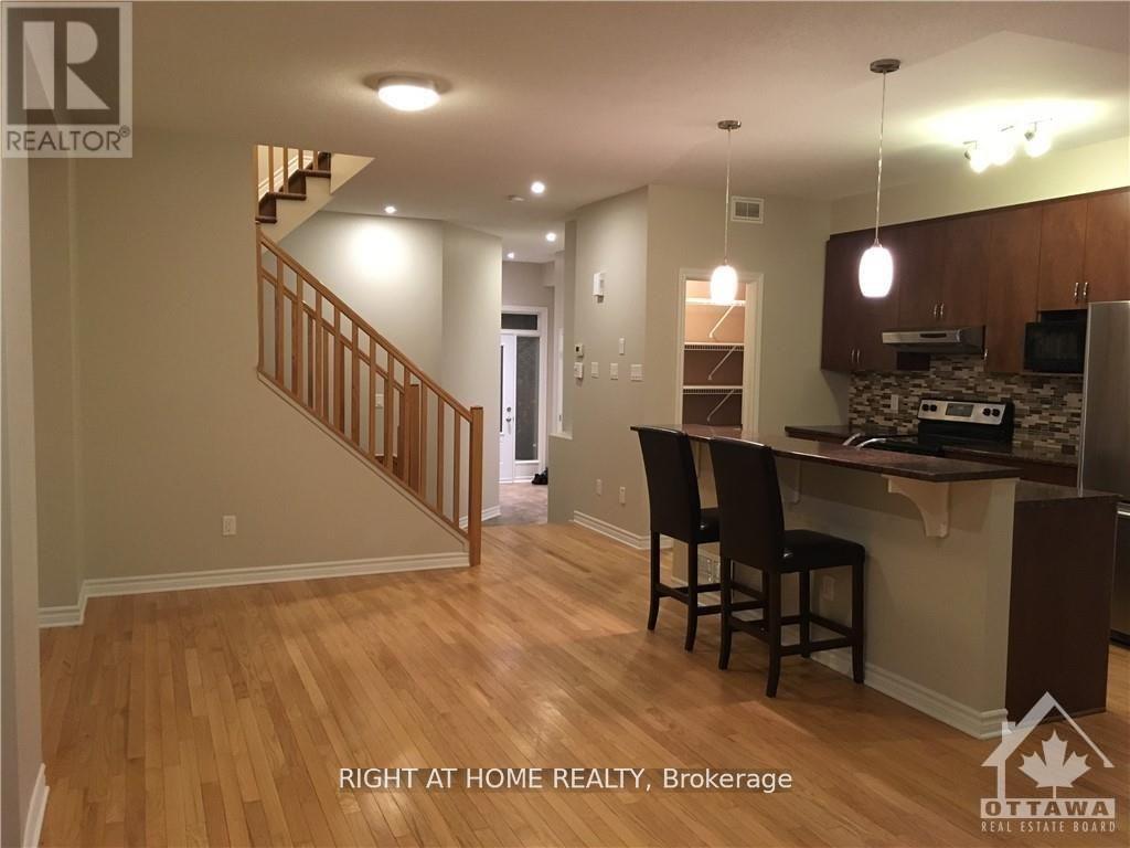 298 Mojave Crescent, Ottawa, Ontario  K2S 0H7 - Photo 4 - X12434858