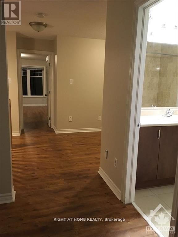 298 Mojave Crescent, Ottawa, Ontario  K2S 0H7 - Photo 7 - X12434858