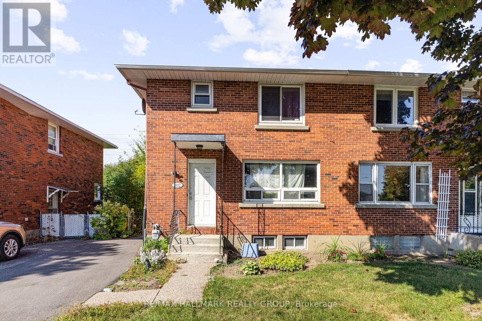 2632 Alta Vista Drive, Ottawa, Ontario  K1V 7T2 - Photo 2 - X12434895