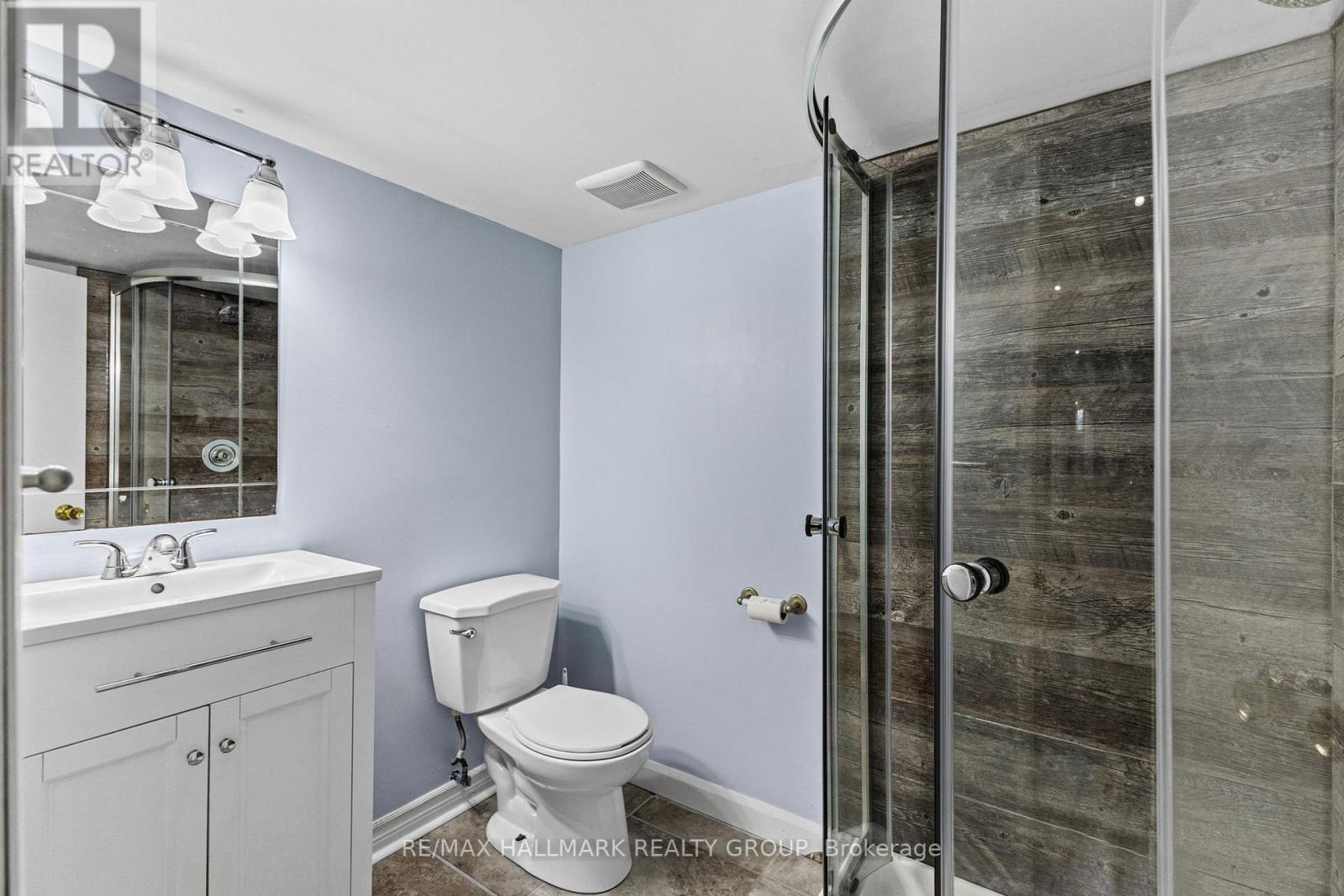 2632 Alta Vista Drive, Ottawa, Ontario  K1V 7T2 - Photo 4 - X12434895