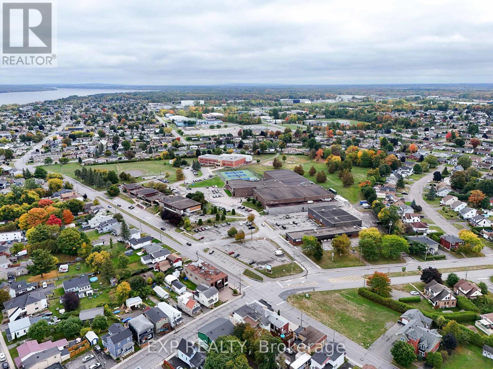 385-387 Regent Street, Hawkesbury, Ontario  K6A 1G1 - Photo 11 - X12434932