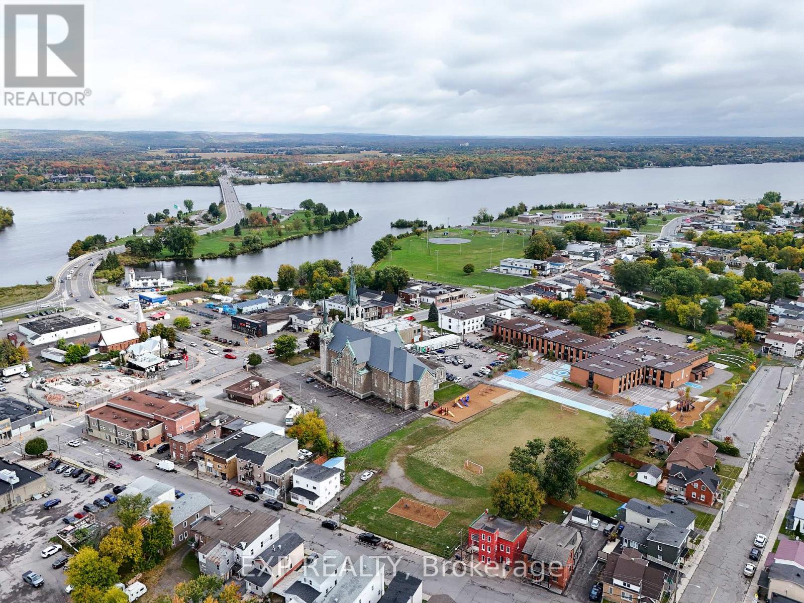 385-387 Regent Street, Hawkesbury, Ontario  K6A 1G1 - Photo 12 - X12434932