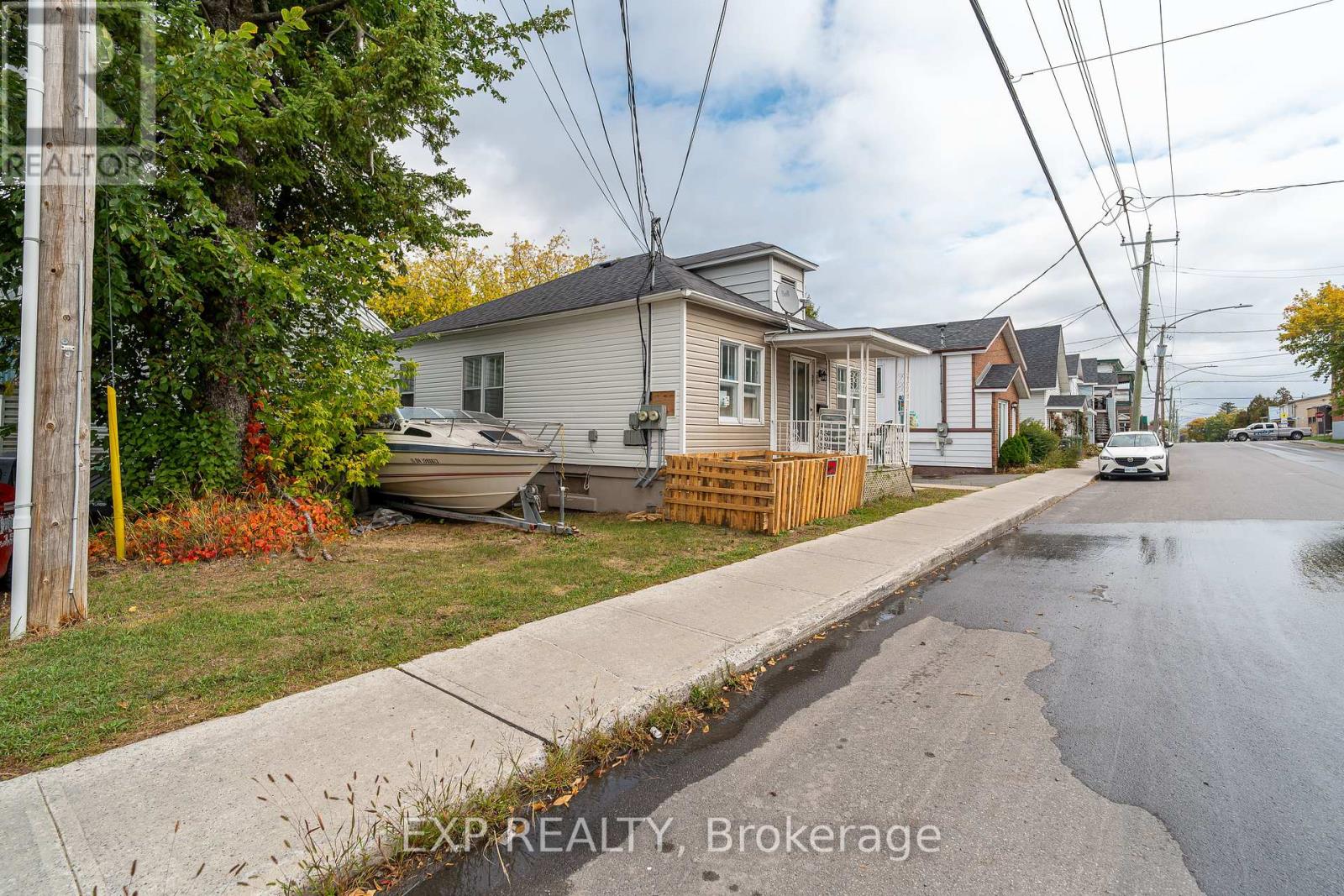 385-387 Regent Street, Hawkesbury, Ontario  K6A 1G1 - Photo 19 - X12434932