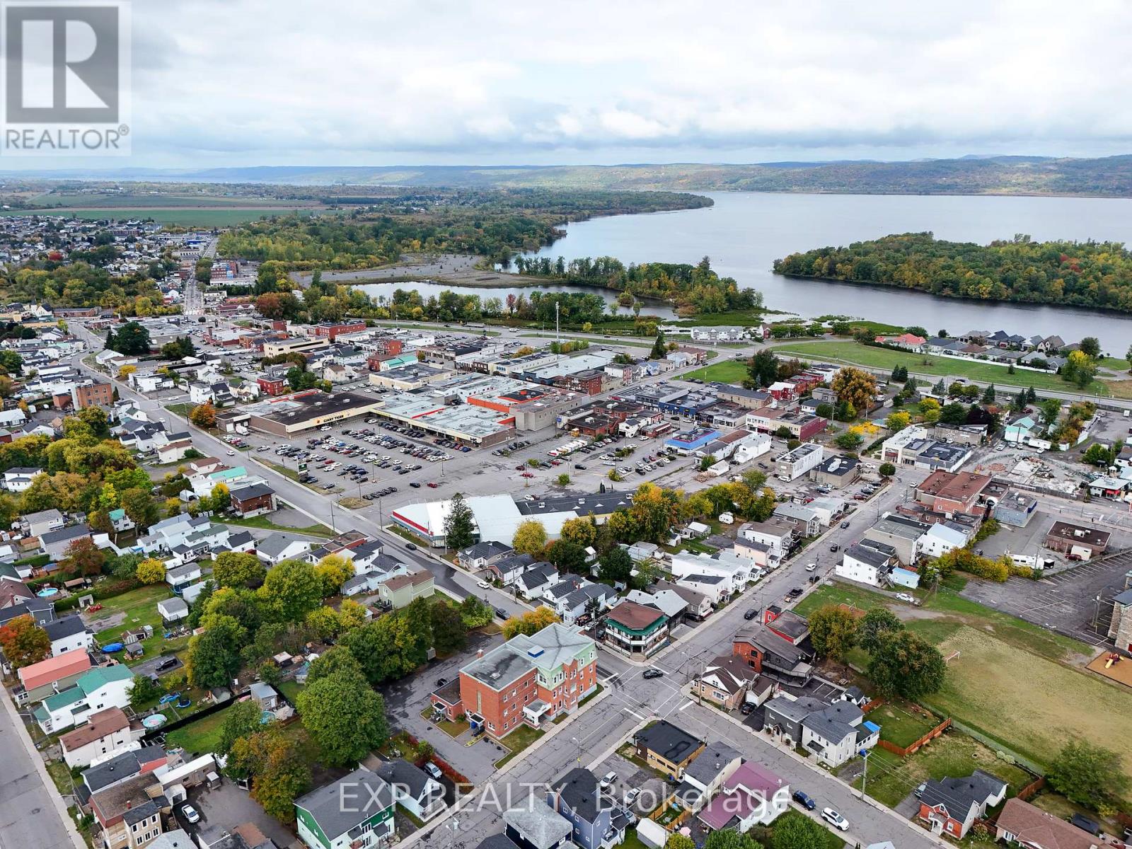 385-387 Regent Street, Hawkesbury, Ontario  K6A 1G1 - Photo 4 - X12434932