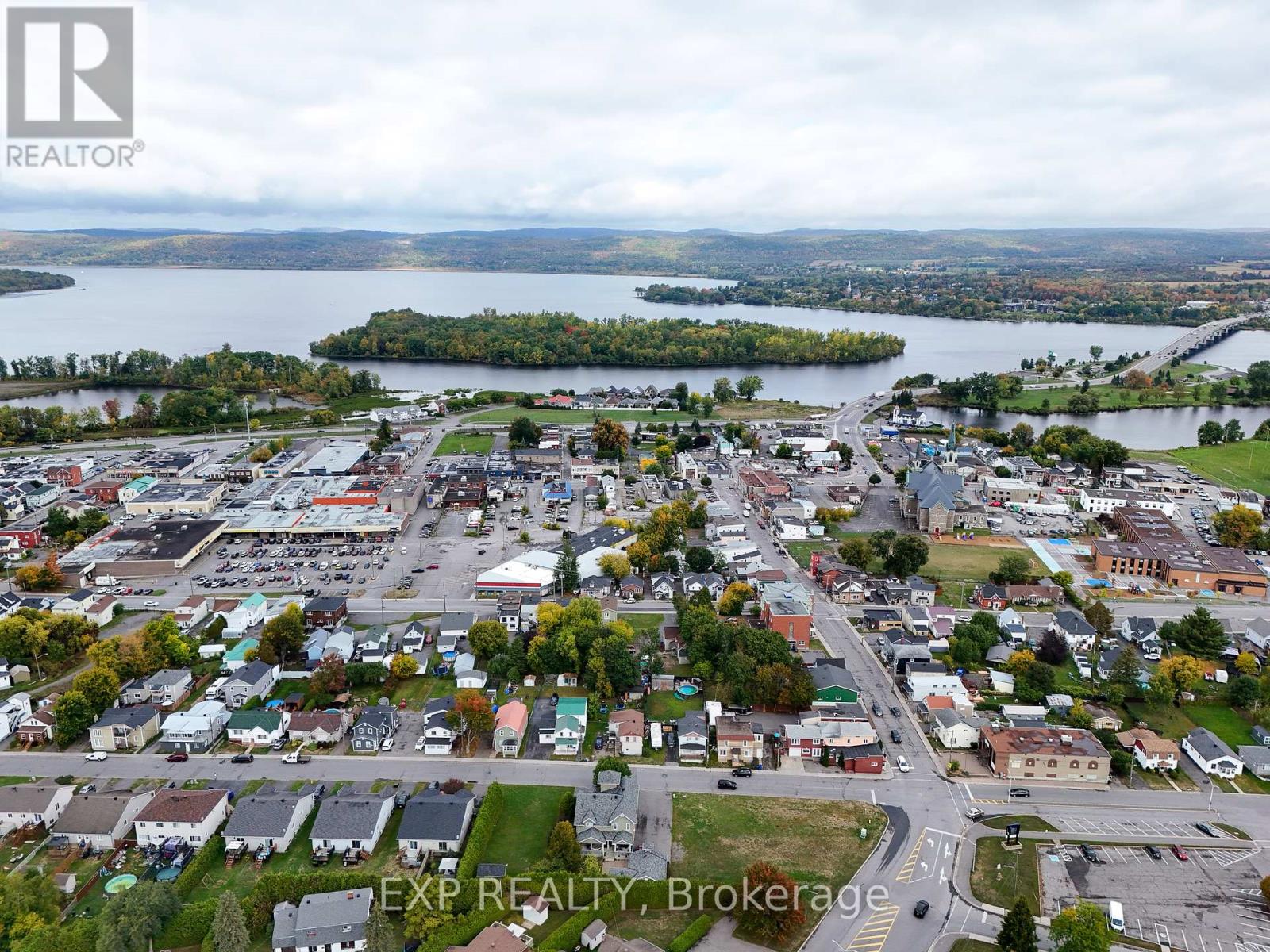 385-387 Regent Street, Hawkesbury, Ontario  K6A 1G1 - Photo 5 - X12434932