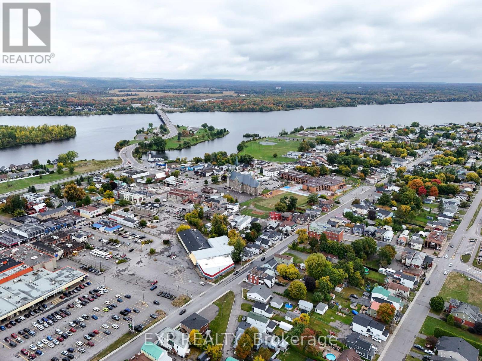 385-387 Regent Street, Hawkesbury, Ontario  K6A 1G1 - Photo 6 - X12434932