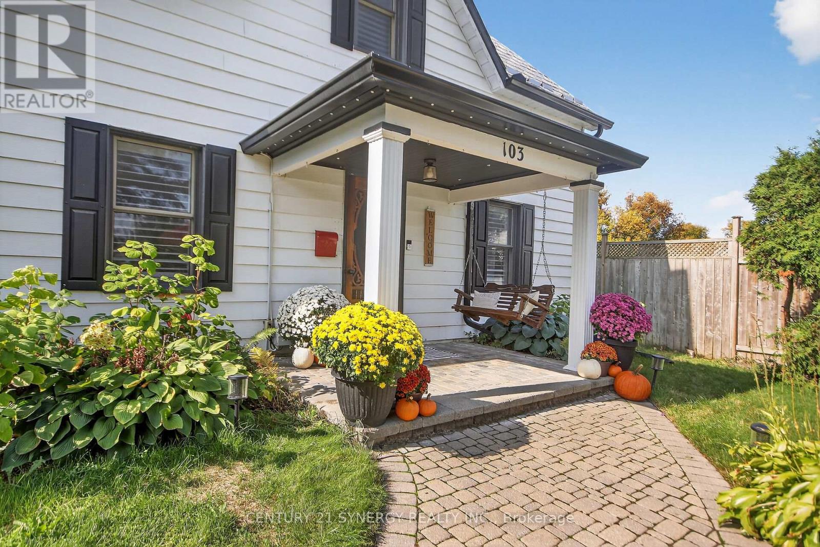 103 Queen Charlotte Street, Ottawa, Ontario  K0A 2Z0 - Photo 3 - X12434933