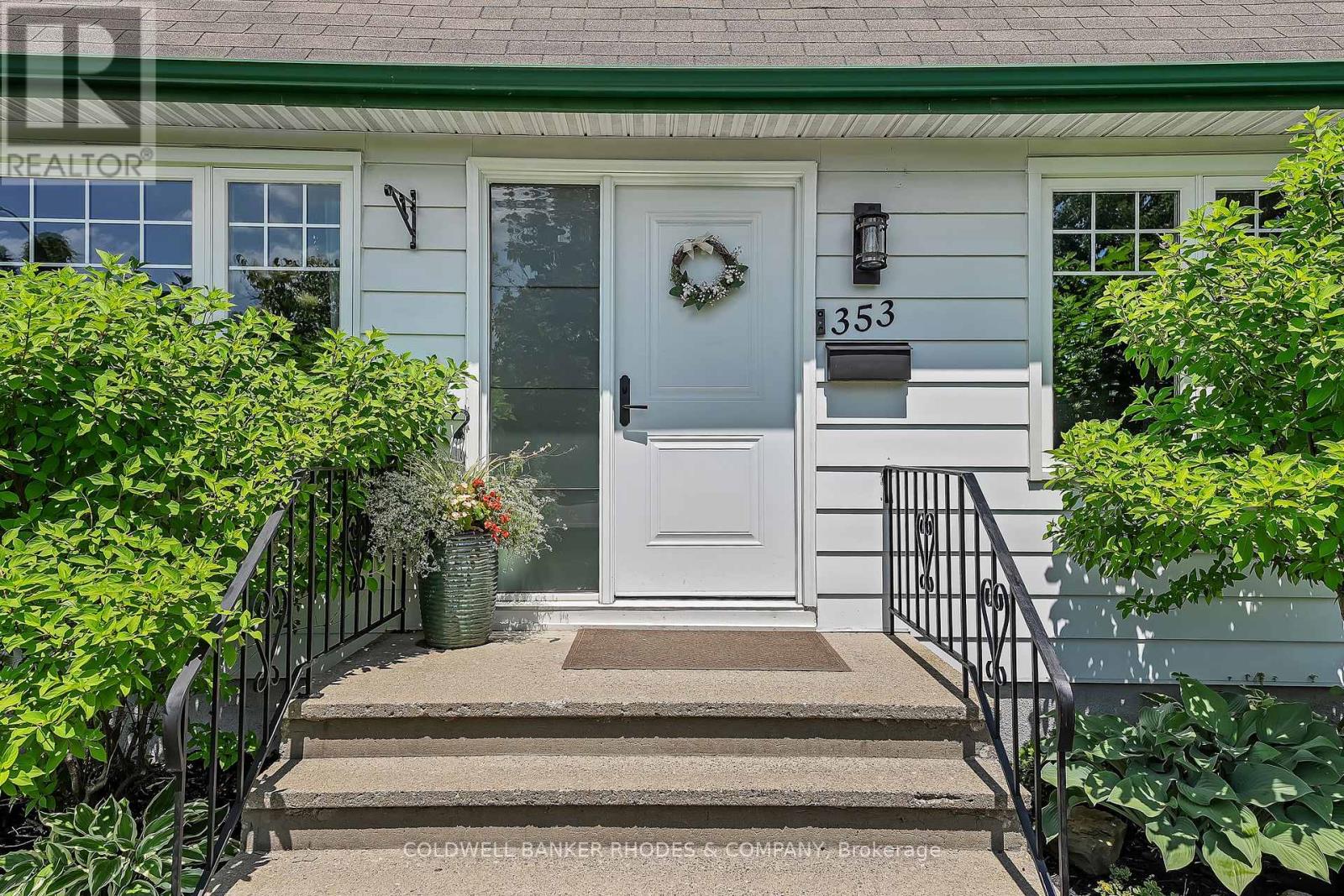 353 Spartan Avenue, Ottawa, Ontario  K1K 1J6 - Photo 3 - X12434945