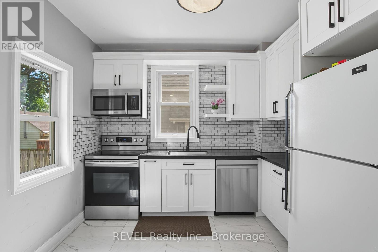 6238 Pine Grove Avenue, Niagara Falls, Ontario  L2G 4J2 - Photo 12 - X12434864