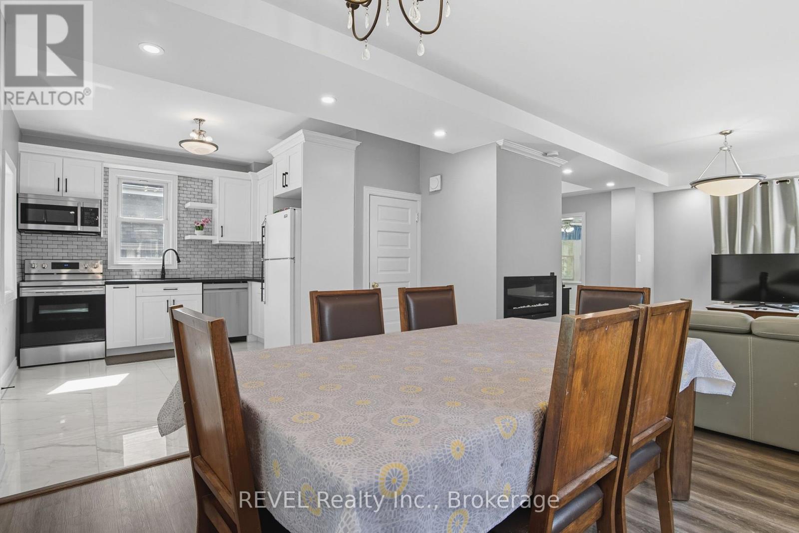 6238 Pine Grove Avenue, Niagara Falls, Ontario  L2G 4J2 - Photo 5 - X12434864