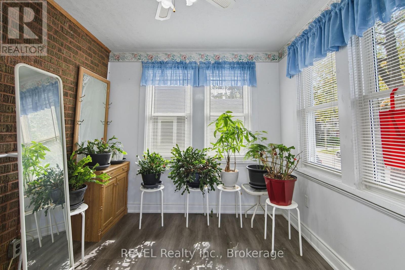 6238 Pine Grove Avenue, Niagara Falls, Ontario  L2G 4J2 - Photo 8 - X12434864