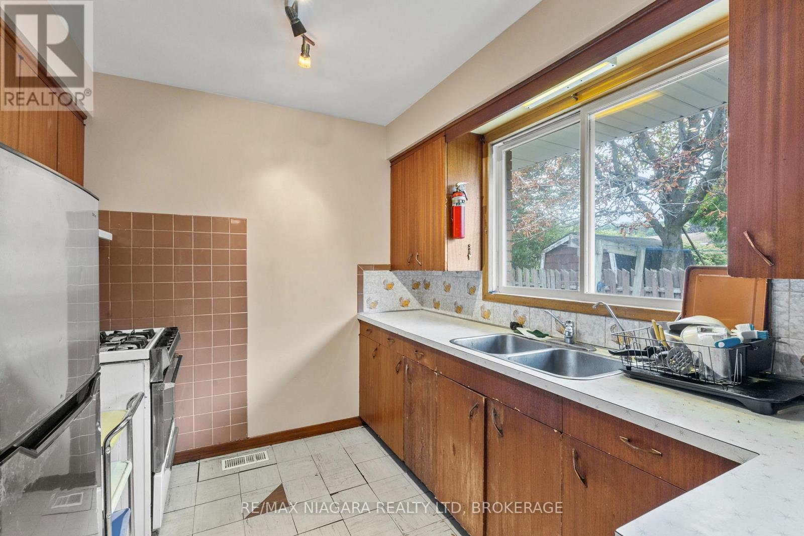 6611 Margaret Street, Niagara Falls (Arad/fallsview), Ontario  L2G 2V1 - Photo 13 - X12434944