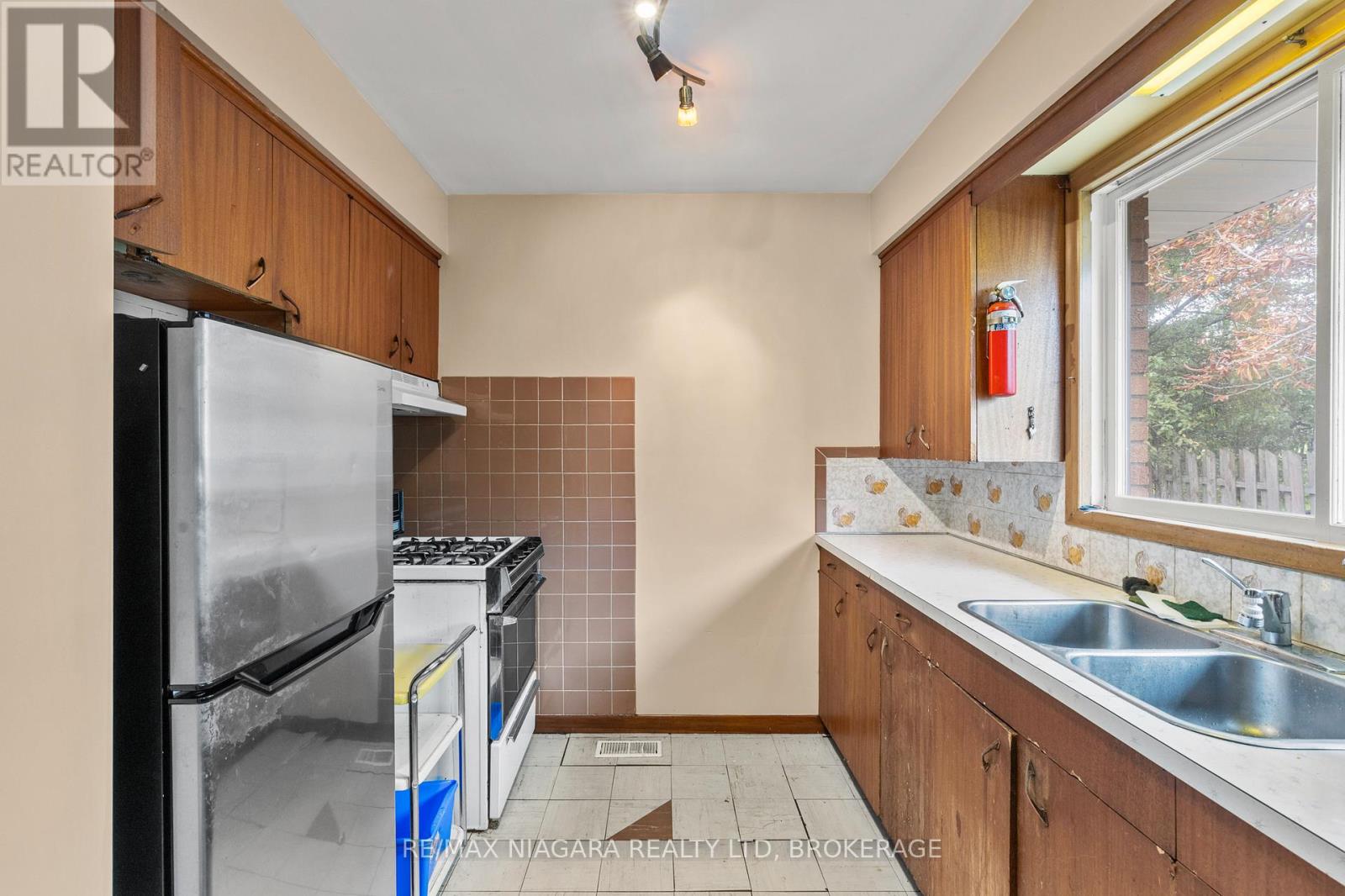 6611 Margaret Street, Niagara Falls (Arad/fallsview), Ontario  L2G 2V1 - Photo 14 - X12434944