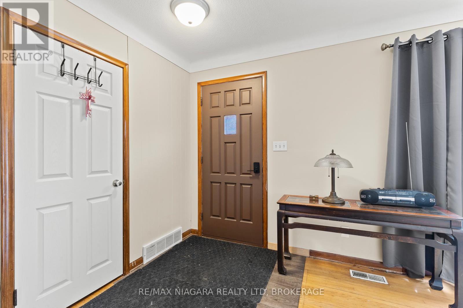 6611 Margaret Street, Niagara Falls (Arad/fallsview), Ontario  L2G 2V1 - Photo 6 - X12434944