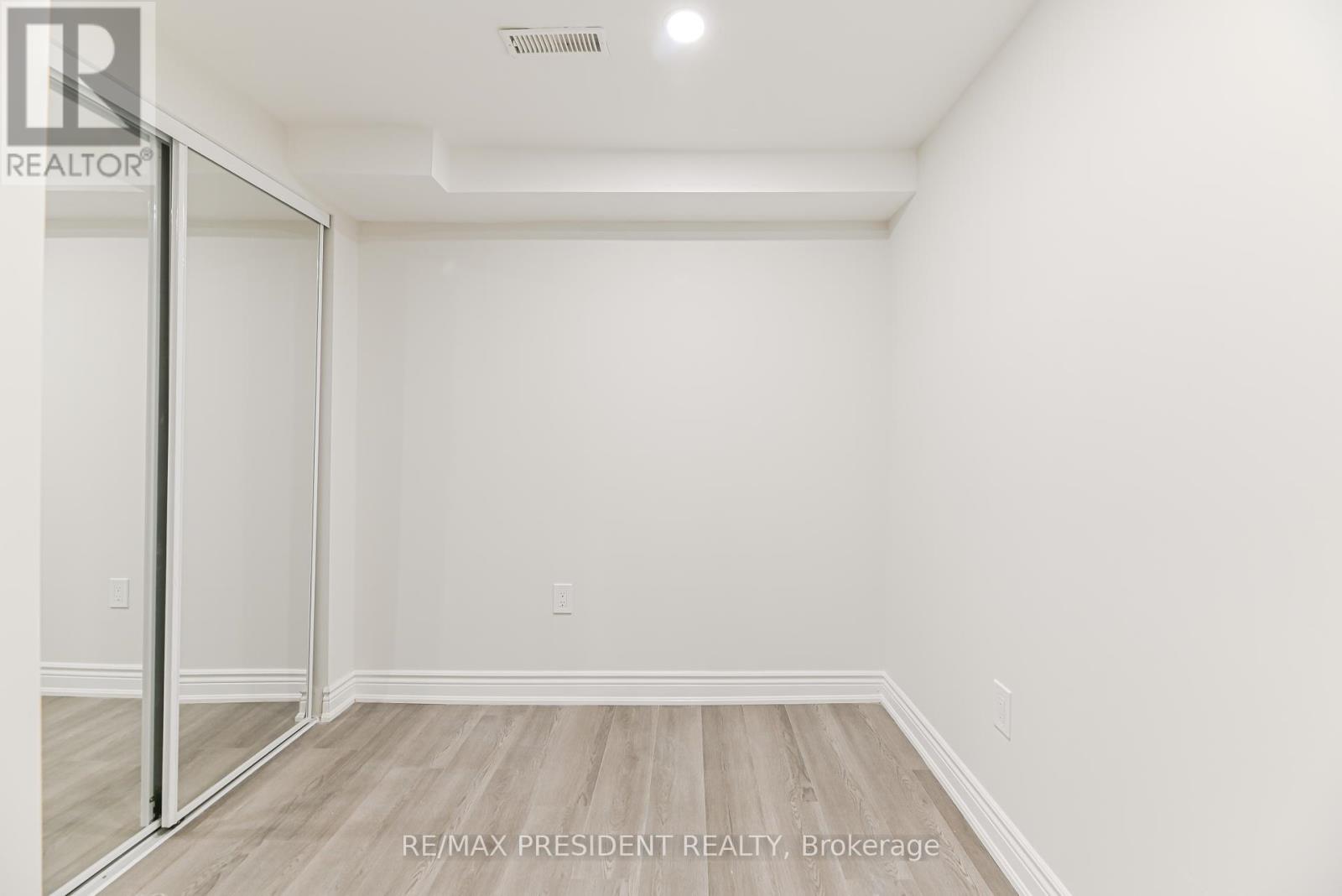 4 Lawnview Court, Brampton, Ontario  L7G 1T4 - Photo 11 - W12434748