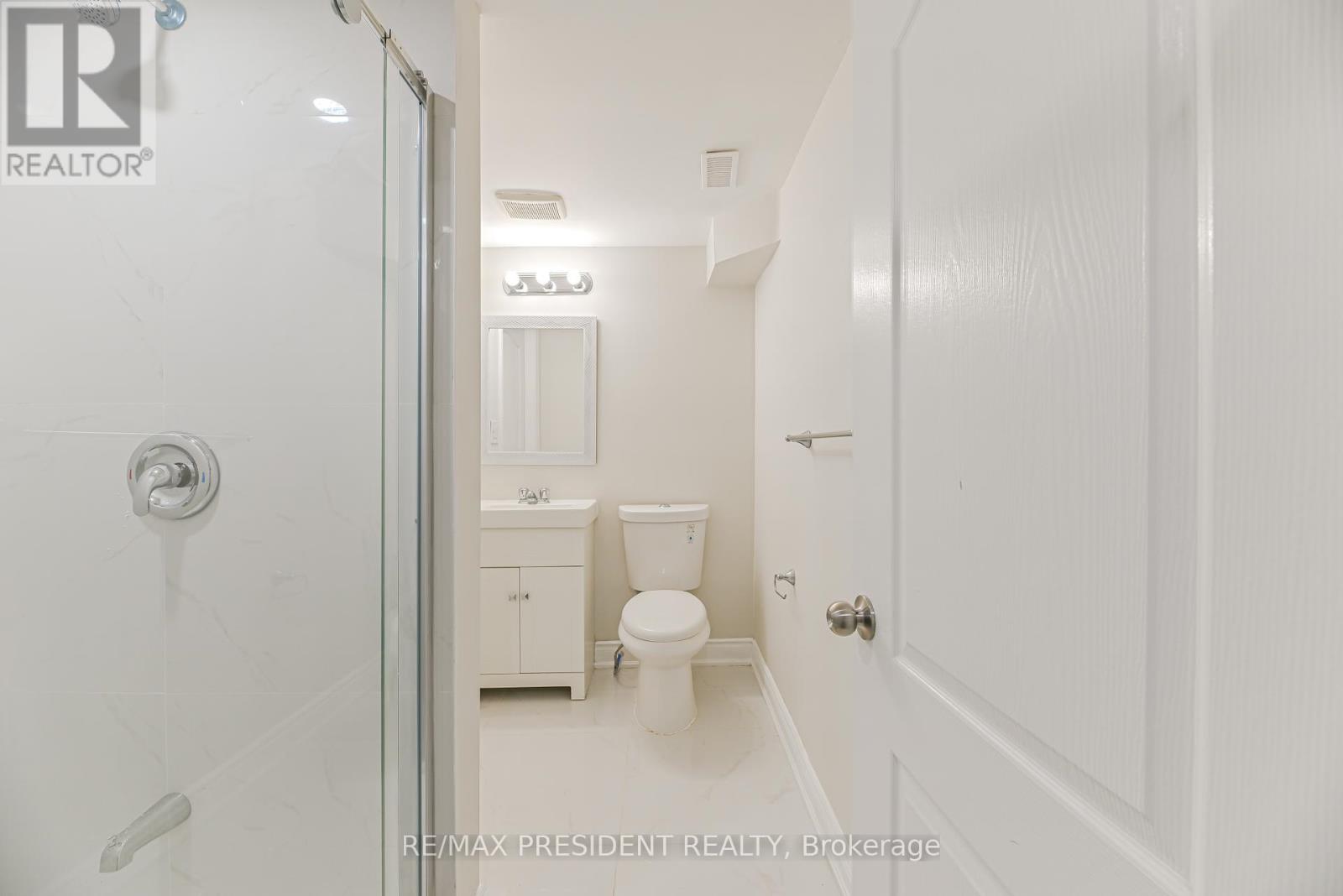 4 Lawnview Court, Brampton, Ontario  L7G 1T4 - Photo 13 - W12434748
