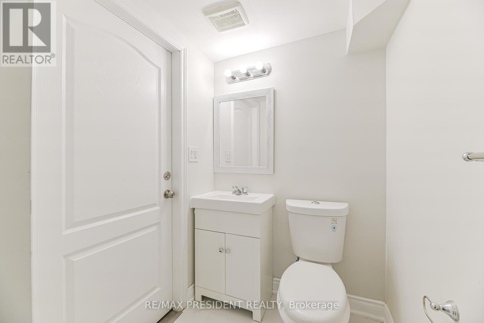 4 Lawnview Court, Brampton, Ontario  L7G 1T4 - Photo 14 - W12434748